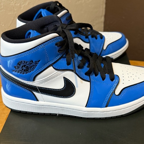 Nike Air Jordan Mid 1 SE Signal Blue/Black-White Sz Men’s 7.5 EUC with box main image 14